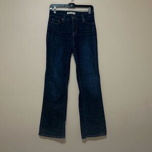 Levi’s Perfectly Slimming Boot Cut 512 Jeans •6M•